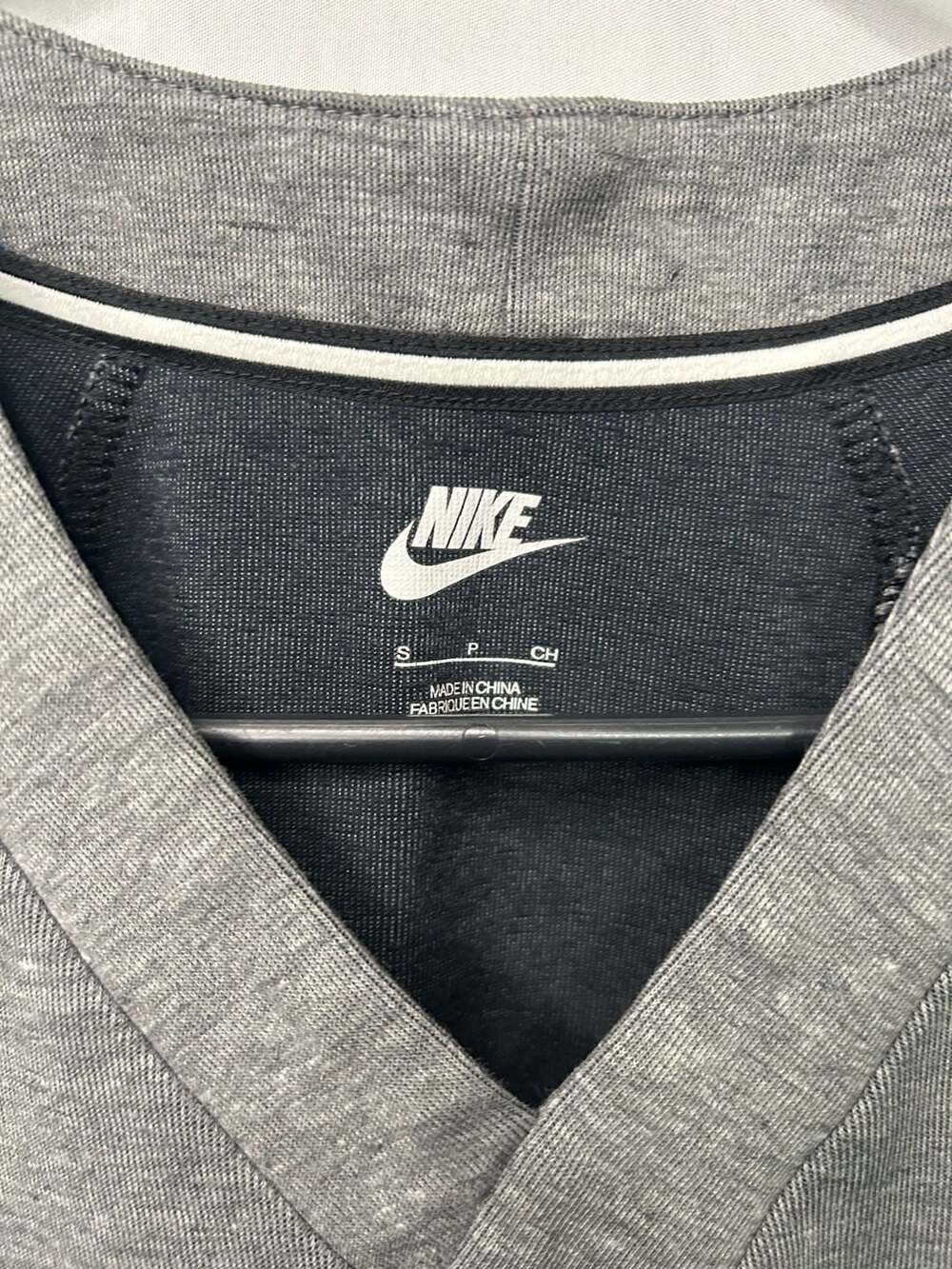 Nike Women's Grey Tech Fleece V-Neck Pullover Sweatshirt Size S
